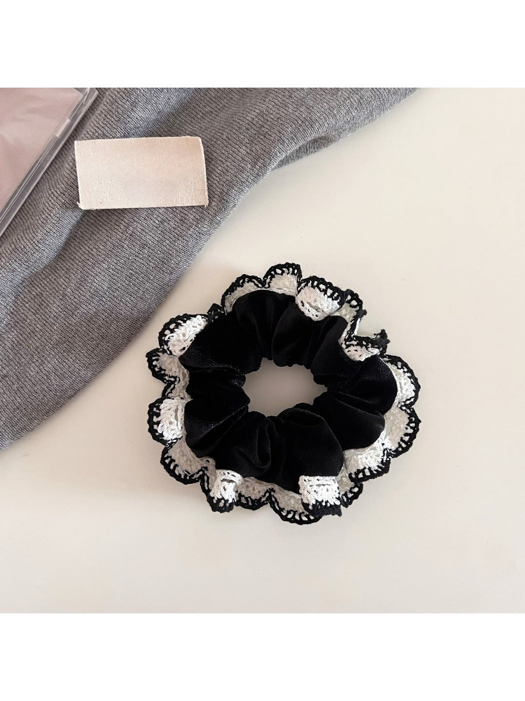 Gifty - Minimalist Chic Vintage Scrunchie
