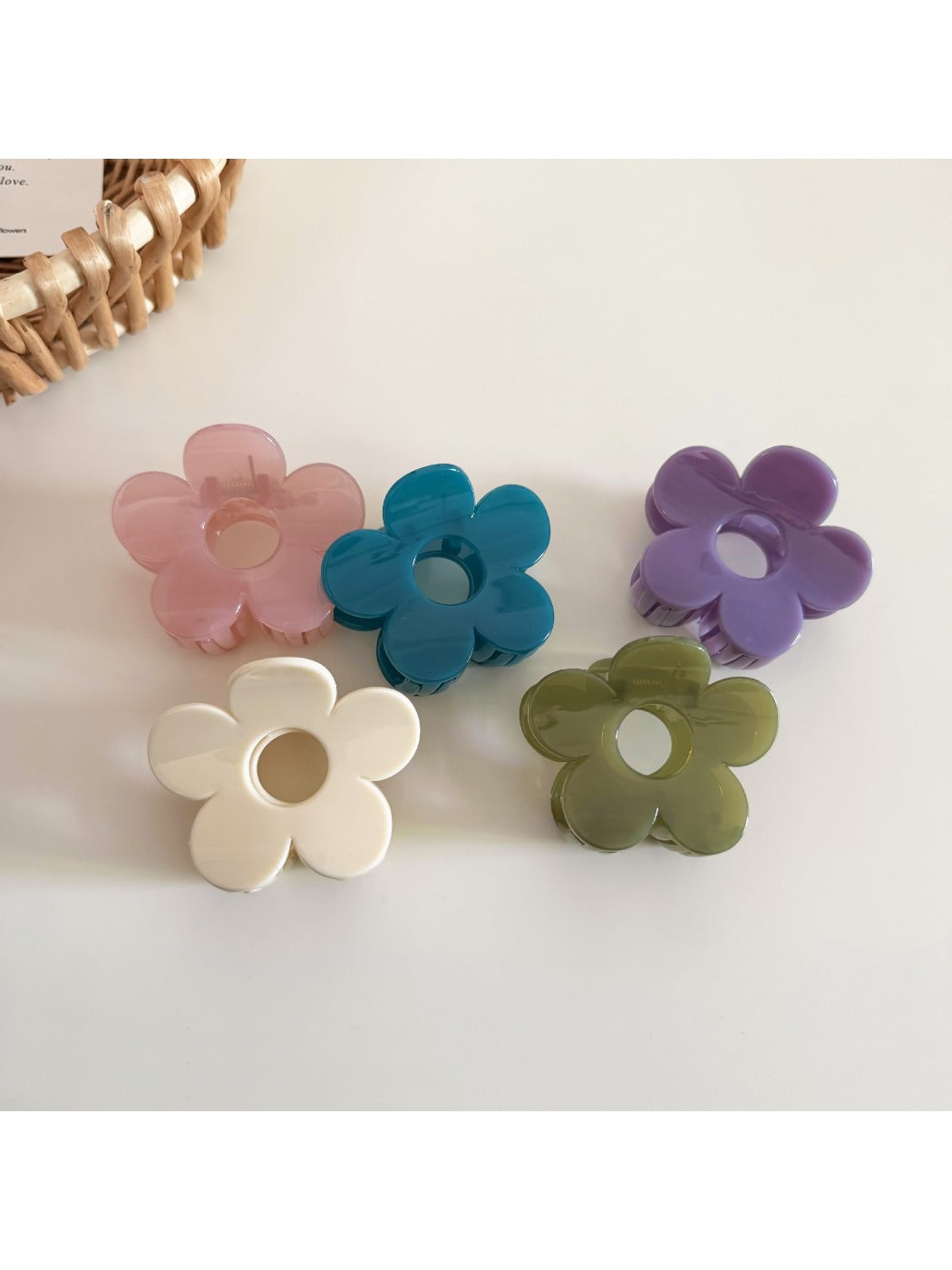 Beau natural flower shaped hair clip in beige with simple petal design