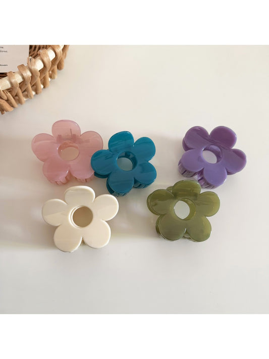 Beau natural flower shaped hair clip in beige with simple petal design
