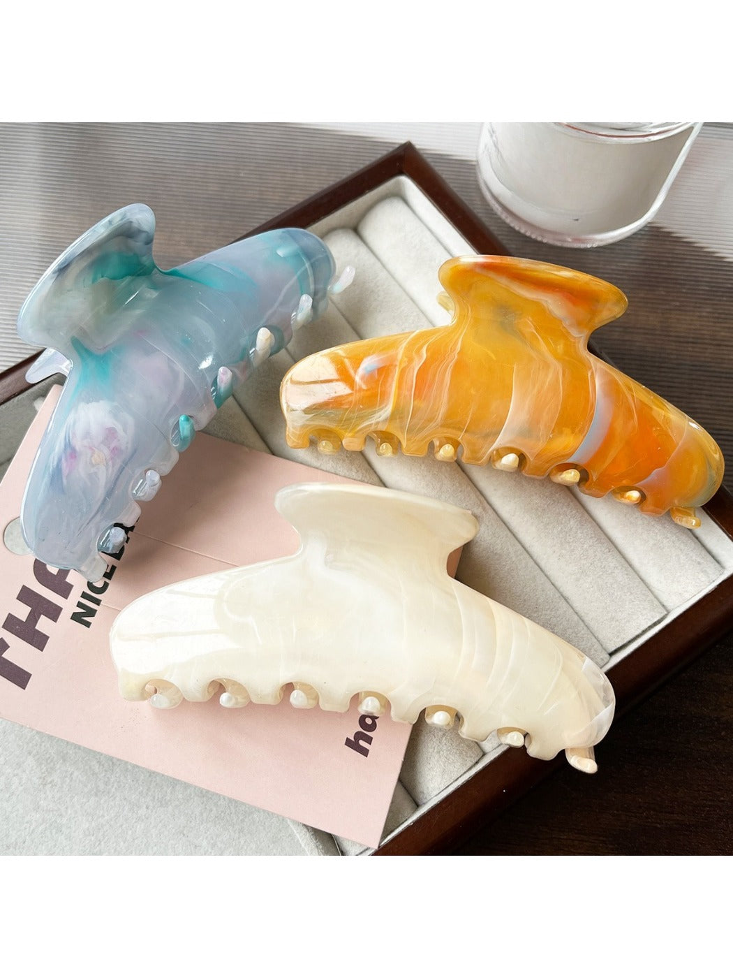 Beau plastic updo claw clip open, displaying the spring mechanism and teeth