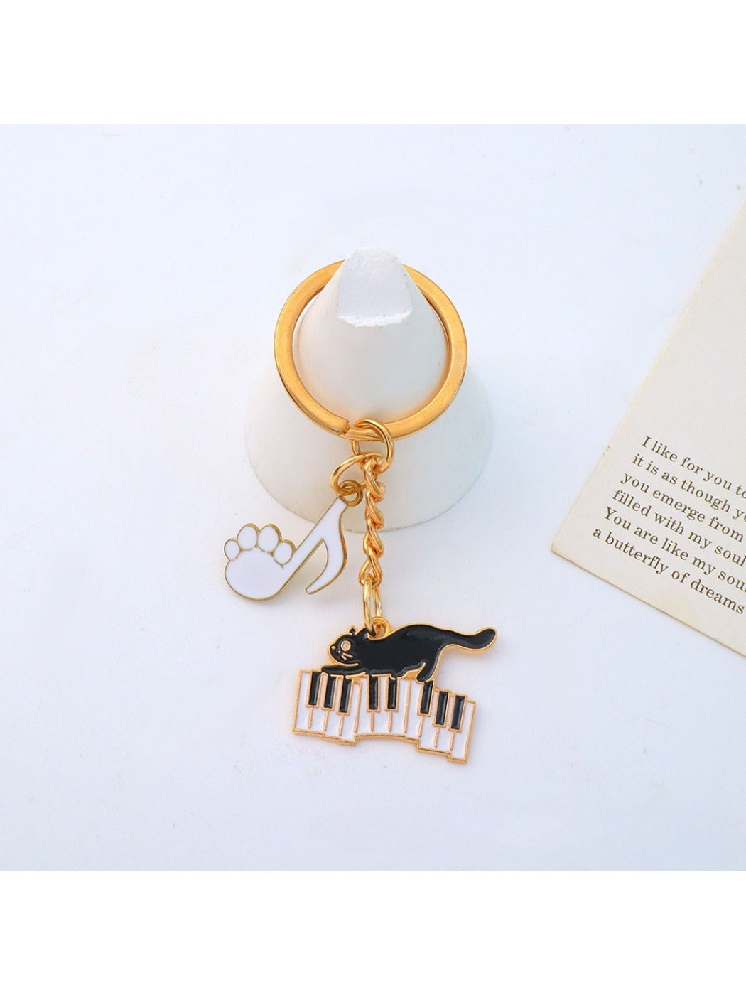 Cartoon cat piano keychain with colorful background highlighting design details