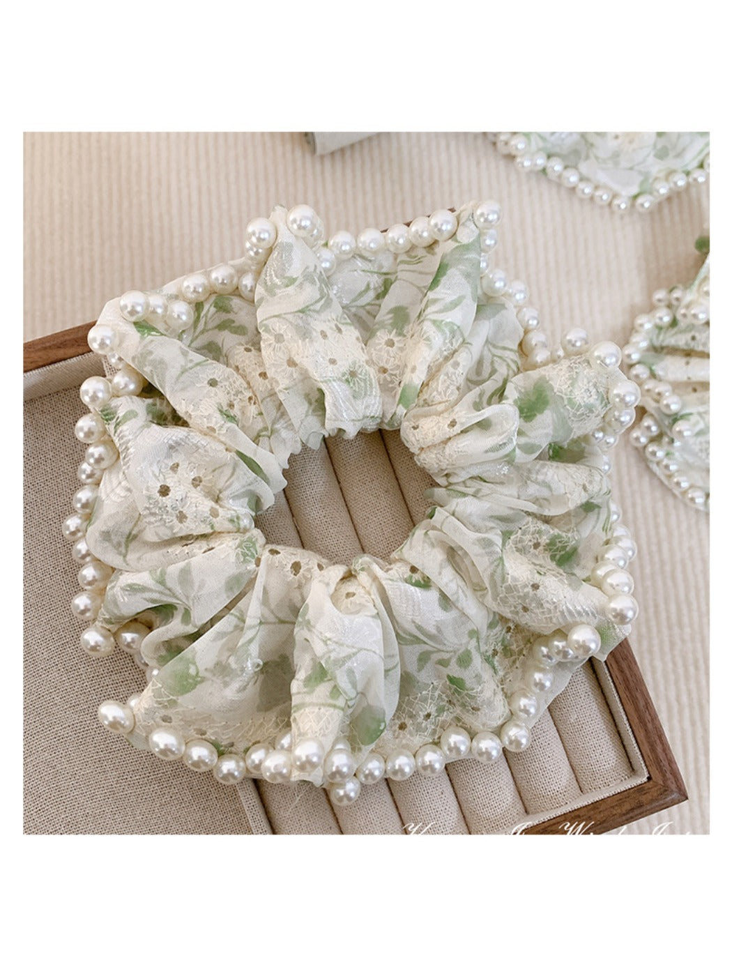 Gifty - Elegance Flower Lace Scrunchie