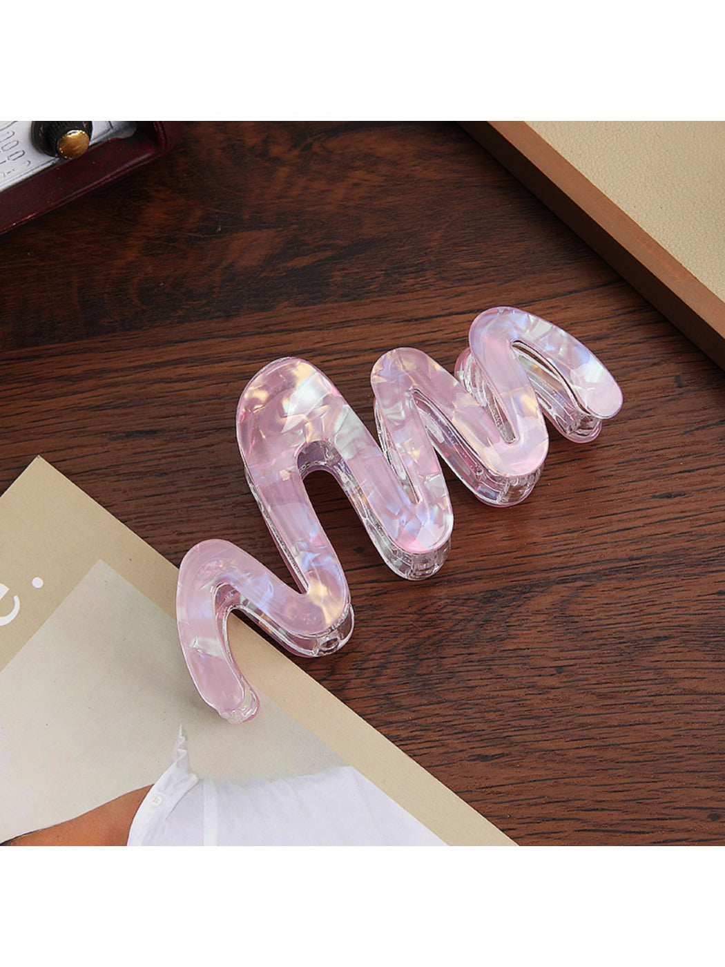 Beau - Cute Minimalist Wavy-Shaped Hair Clip