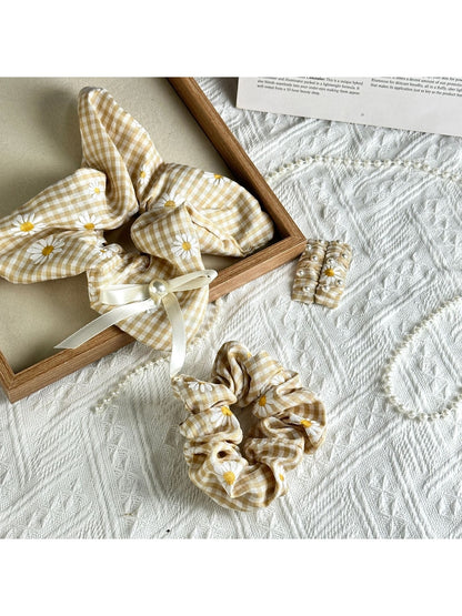 Gifty - Daisy Gingham Bow Style Fabric Scrunchie