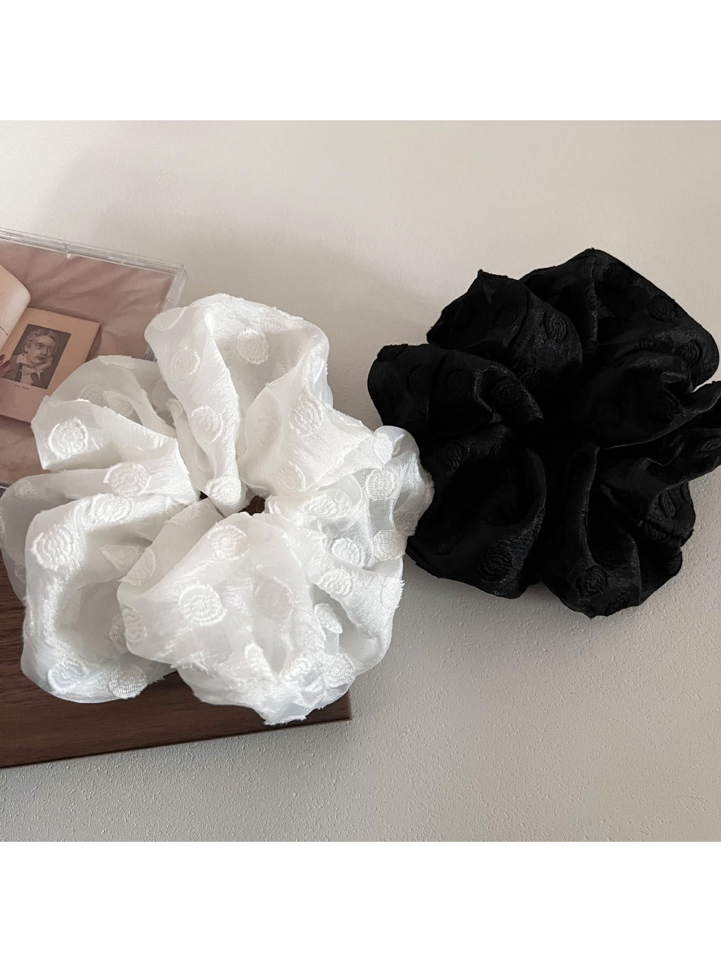 Gifty - Elegant Polka Dot Hair Scrunchie