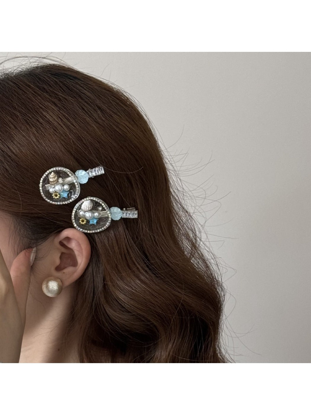 Side view of the Beau hair clip showing the curved gold clip mechanism