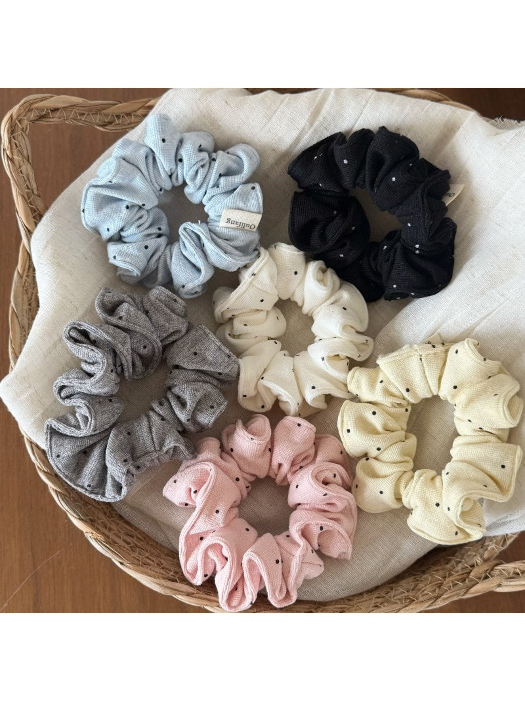 Gifty - Polka Dot Polyester Printed Scrunchie