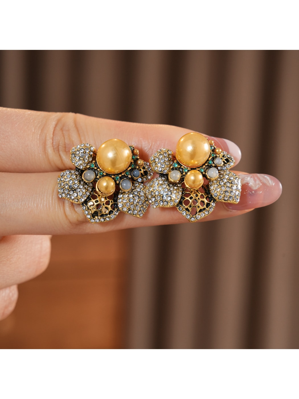 Earedge - Retro Flower Detail Alloy Stud Earrings