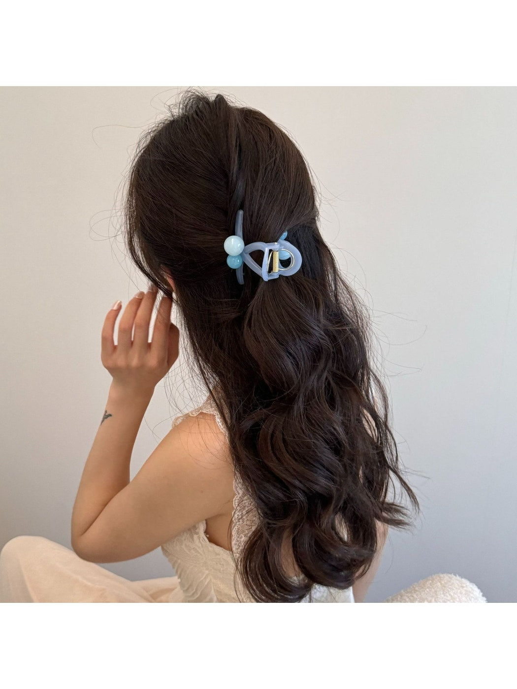 Beau - Rounded Geometric Alloy and Acrylic Claw Clip