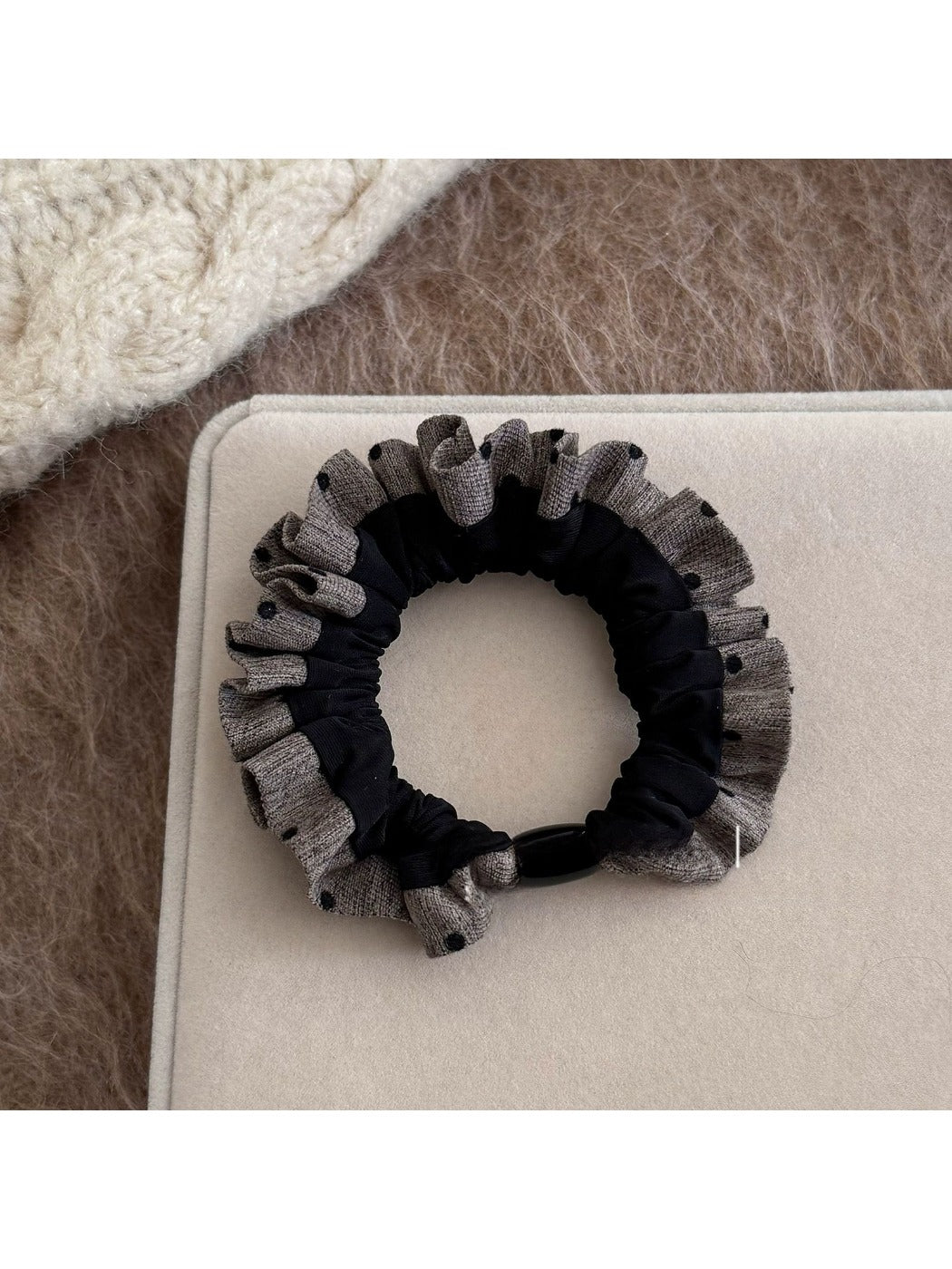 Gifty - Elegant Simple Colored Edge Scrunchie
