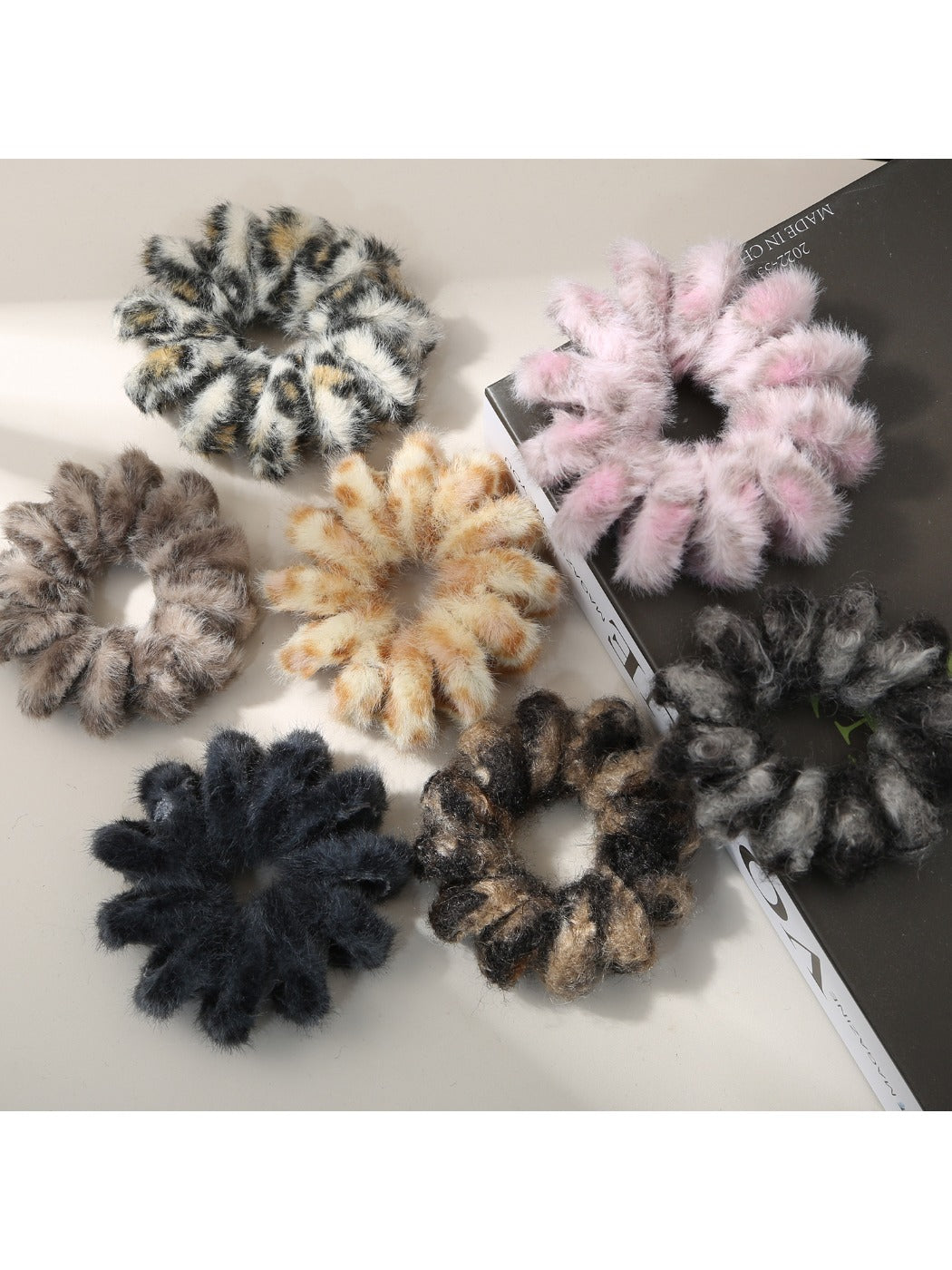 Gifty - Vintage Leopard Print Spiral Scrunchie