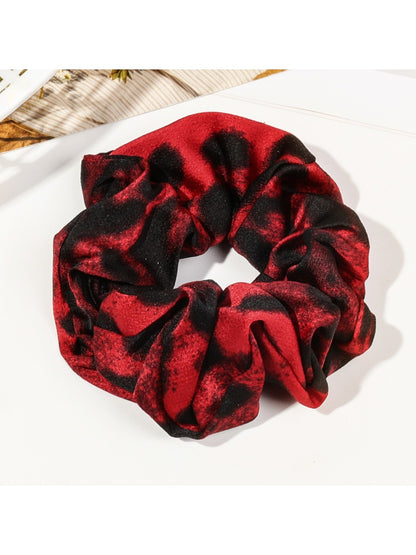 Gifty - Fashionable Leopard Print Scrunchie