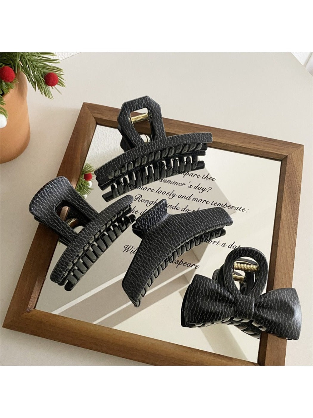 Beau - Black Geometric Claw Clip