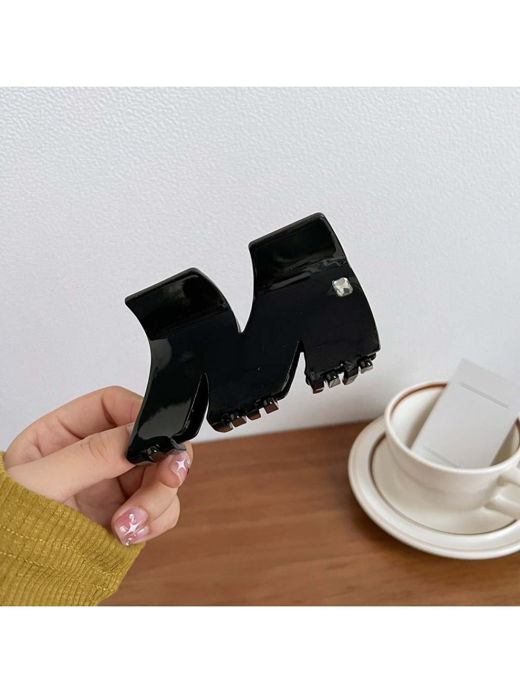 Beau - Minimalist M Shaped Hair Claw Clip