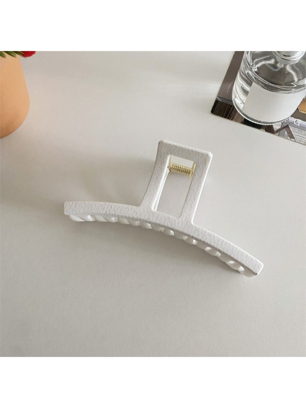 Beau - Elegant Openwork Square Shaped Claw Clip