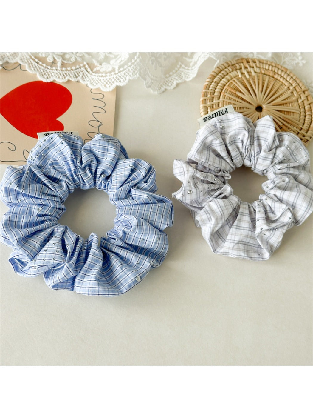 Gifty - Chic Plaid Scrunchie Hair Tie