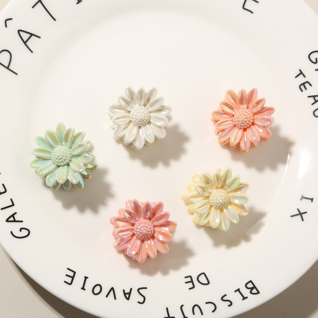 Beau - Minimalist Petal Shape Floral Claw Hair Clip