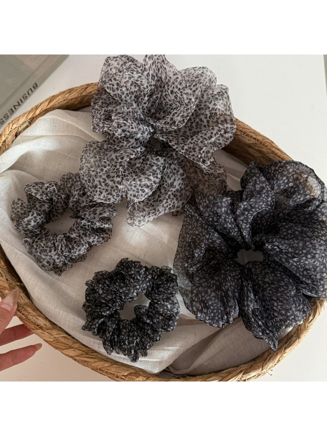 Gifty - Leopard Print Polyester Ponytail Scrunchie