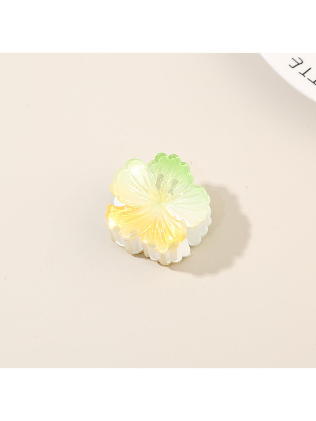 Beau - Ombré Hibiscus Shaped Claw Clip