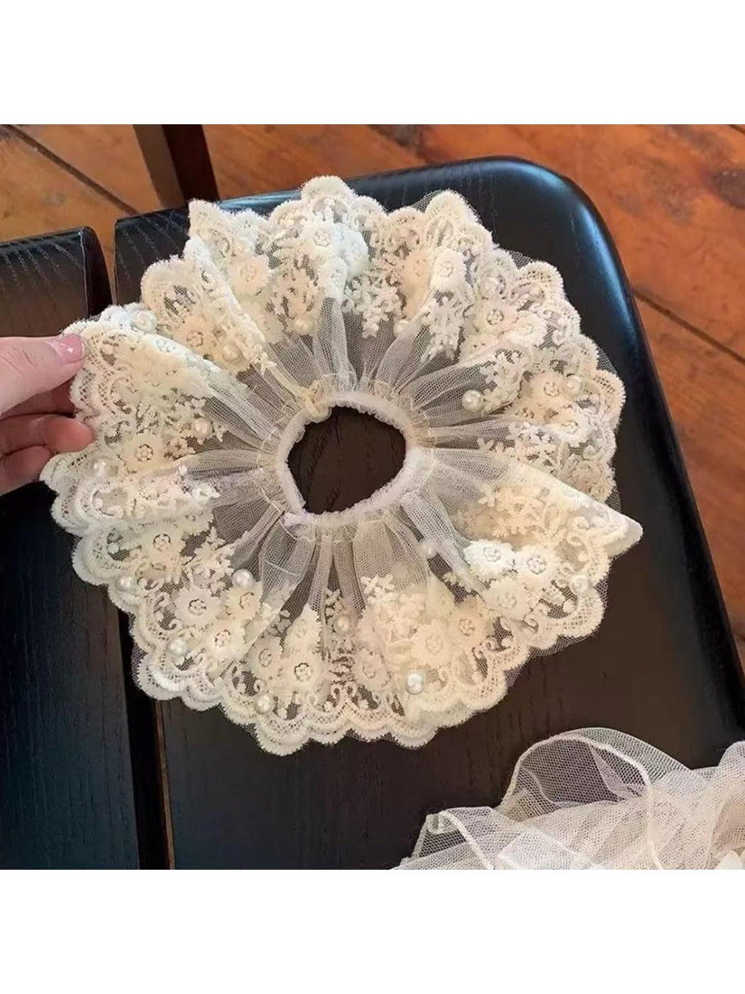 Gifty - Large Lace Hair Loop