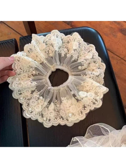 Gifty - Large Lace Hair Loop