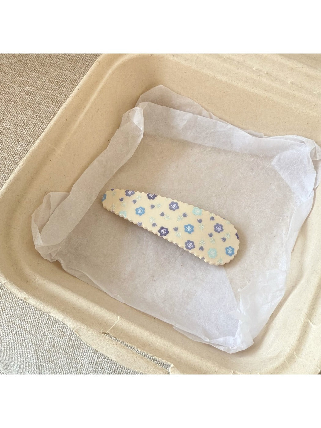 Beau - Oval Star Shaped Floral Print Hair Clip