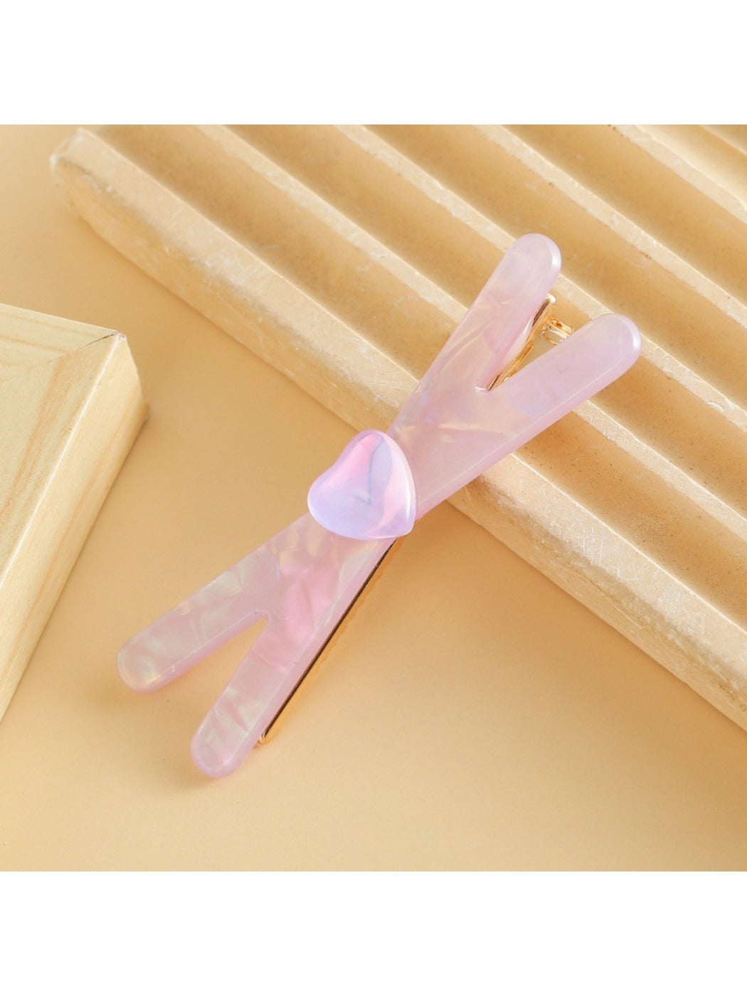 Beau - Chic Crisscross Hair Clip