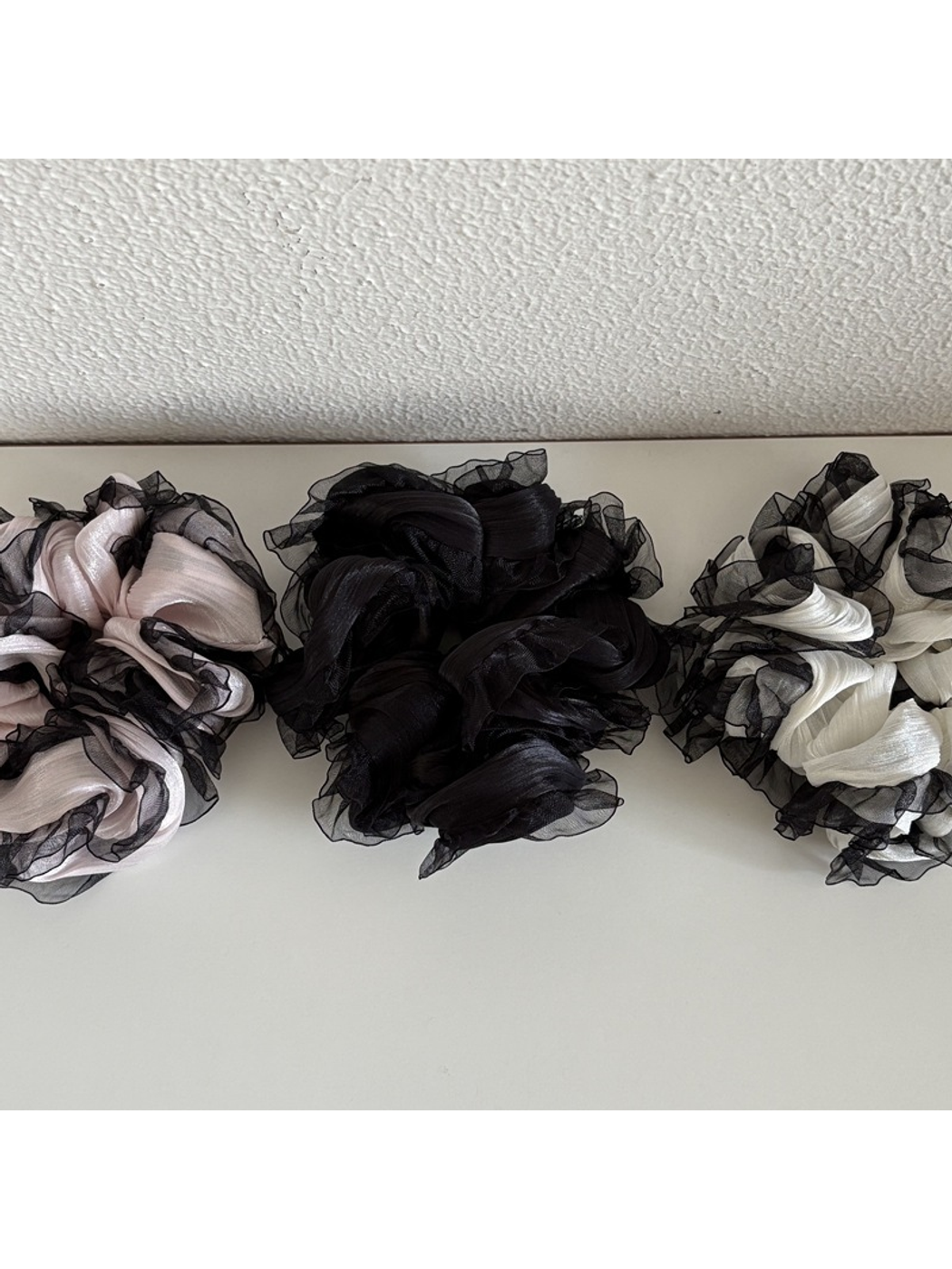 Gifty - Ruffled Cloud Shape Lace Trim Scrunchie
