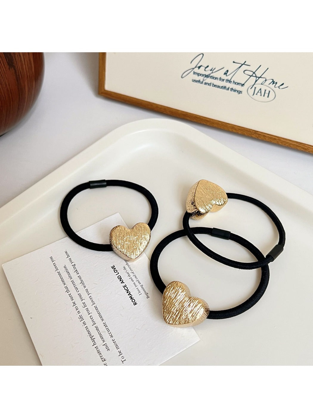 Gifty - Minimalist Heart Charm Hair Tie
