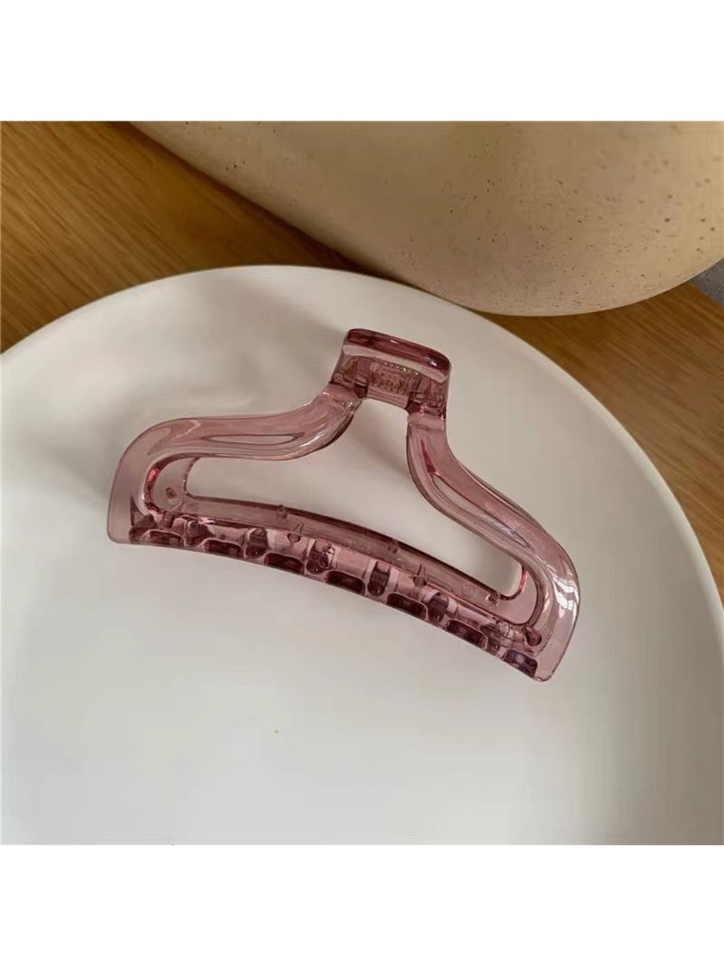Beau - Transparent Fish Tail Claw Clip