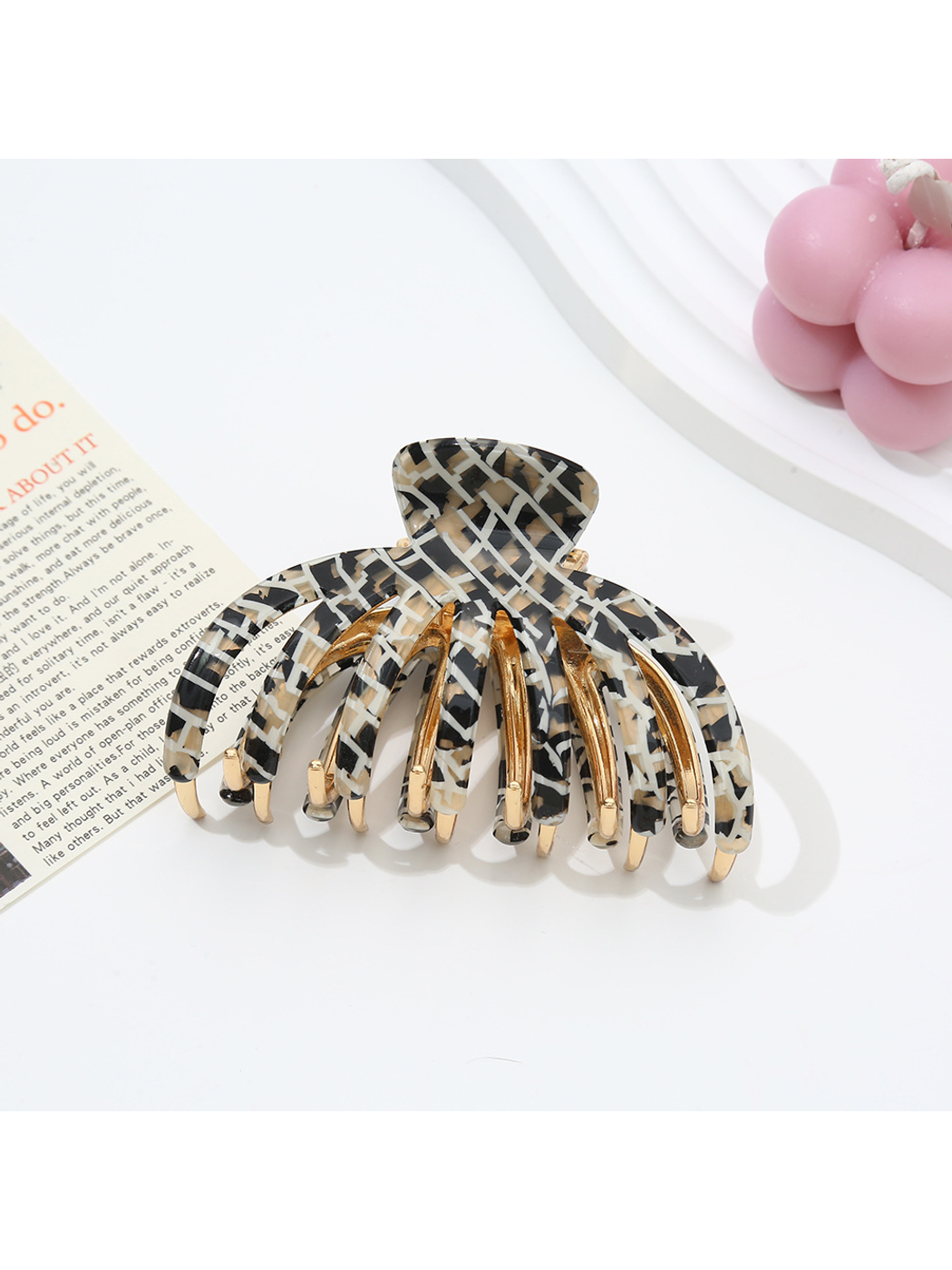 Beau - Chrysanthemum Shape Textured Hair Claw Clip