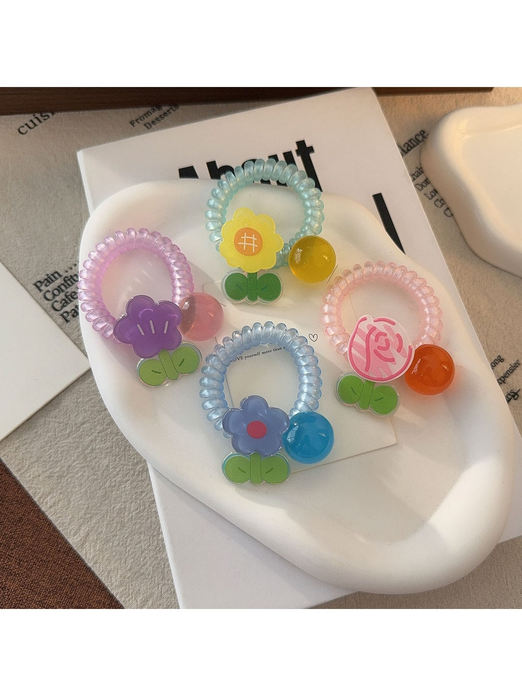 Gifty - Plastic Flower Bead Spiral Ponytail Hair Tie