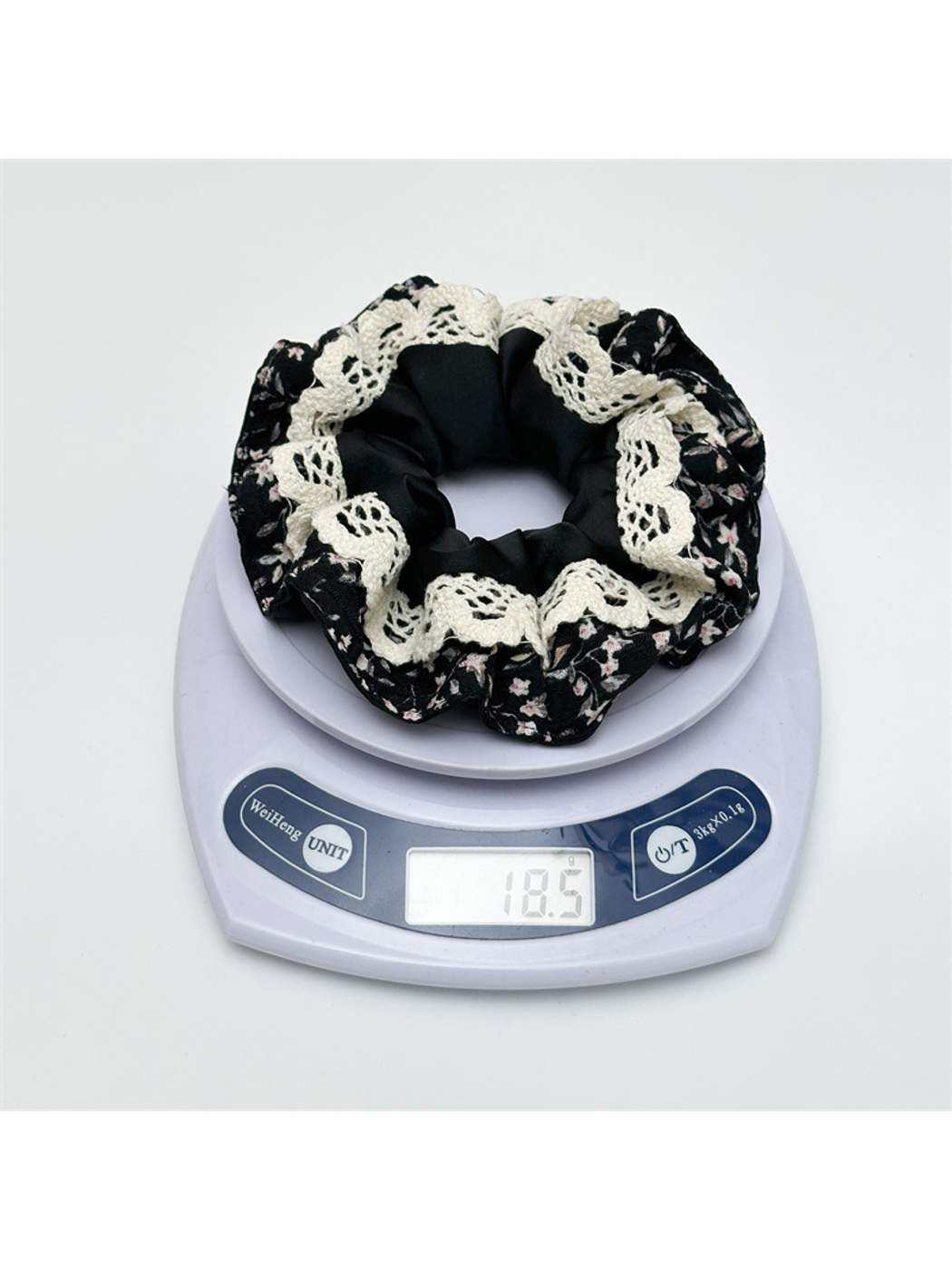Gifty - Floral Lace Trim Scrunchie