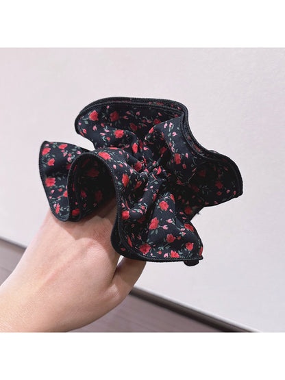 Gifty - Vintage Rose Floral Scrunchie Four Layer