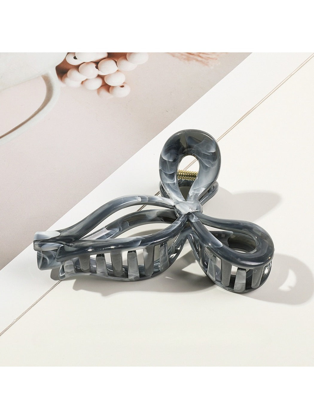 Beau - Openwork Bow Shaped Hair Claw Clip