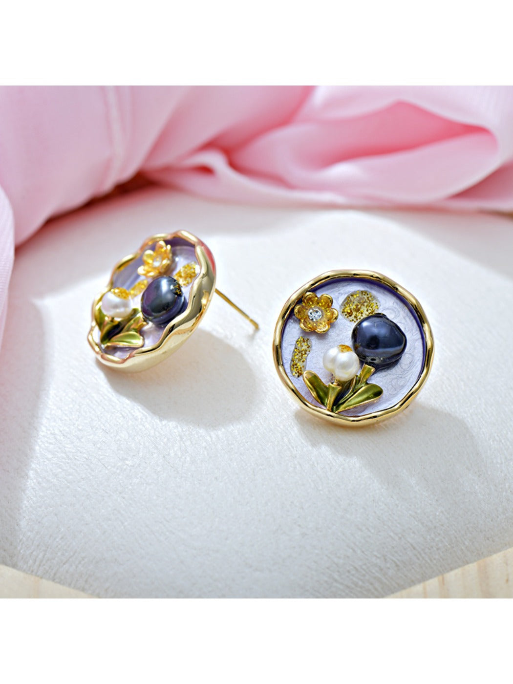 Earedge - Parisian Vintage Round Stud Earrings