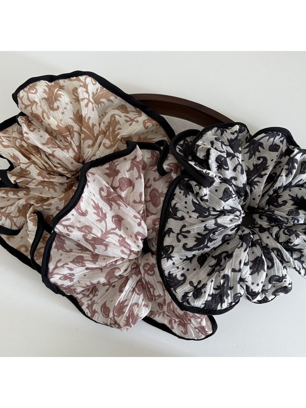 Gifty - Vintage Printed Polyester Hair Scrunchie