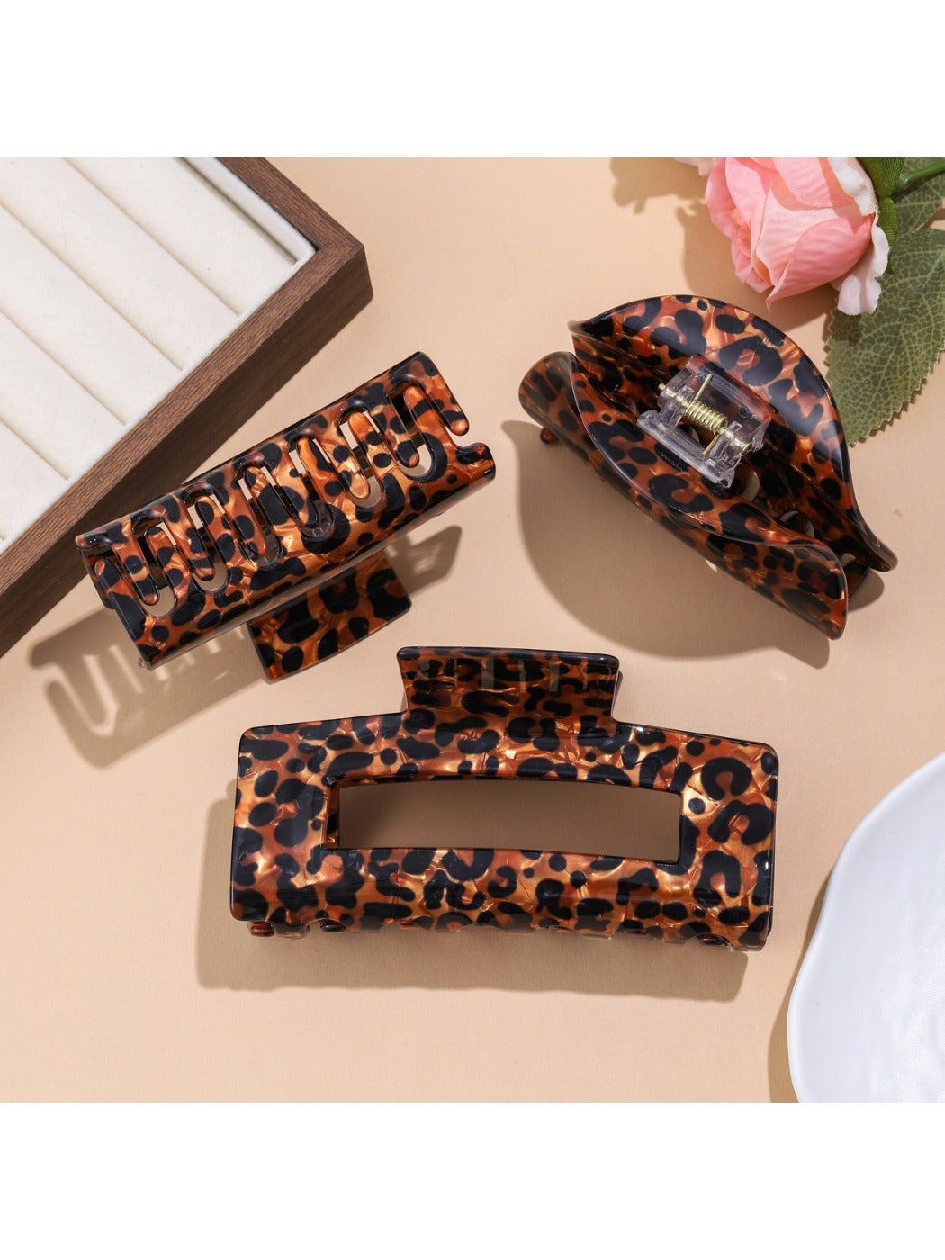 Beau - Retro Leopard Print Square Claw Clip