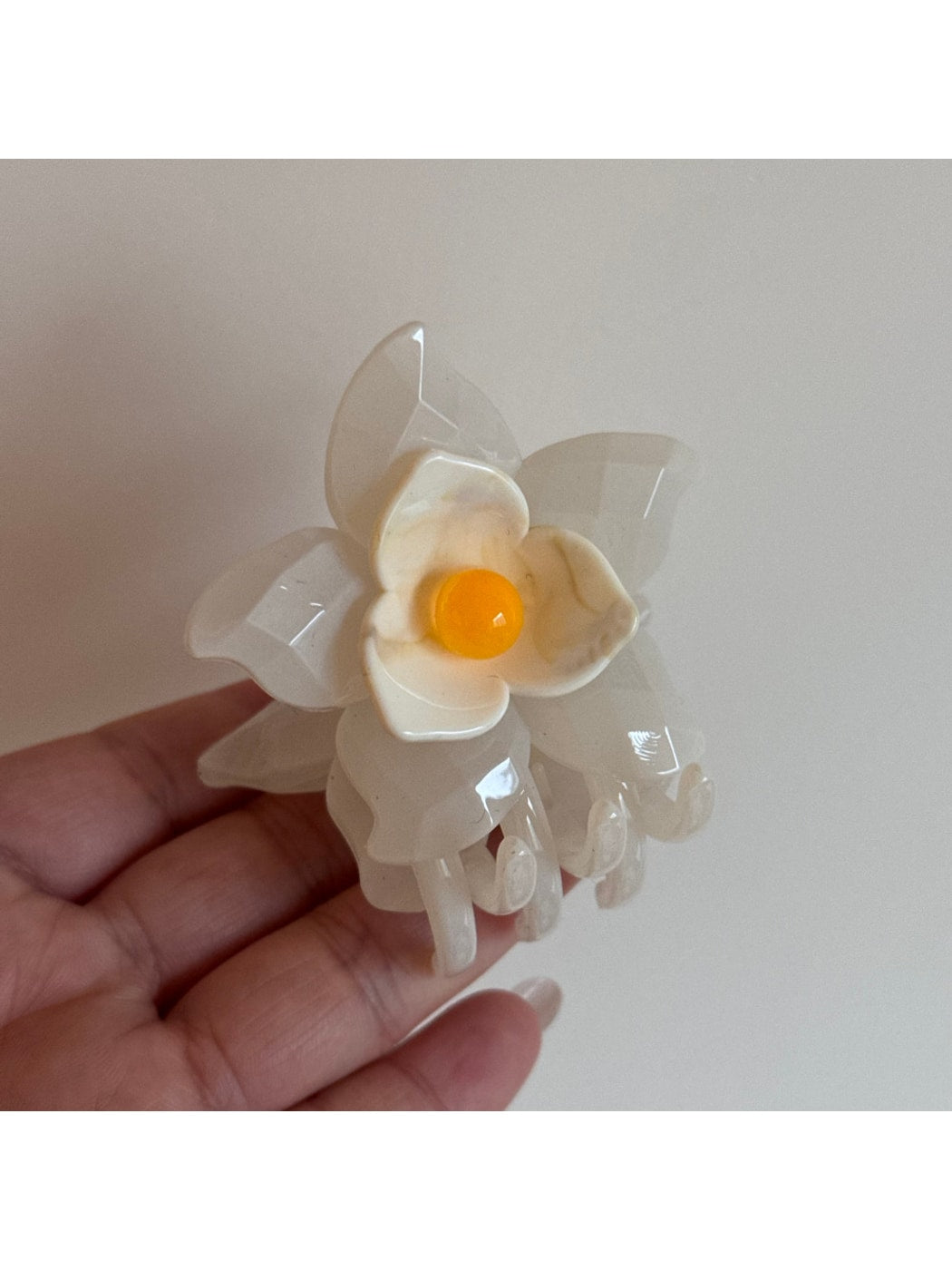 Beau - Sweet Floral Design Plastic Claw Clip