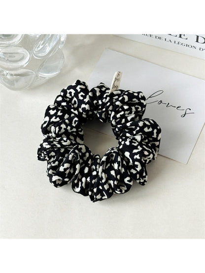 Gifty - Luxury Leopard Print Scrunchie