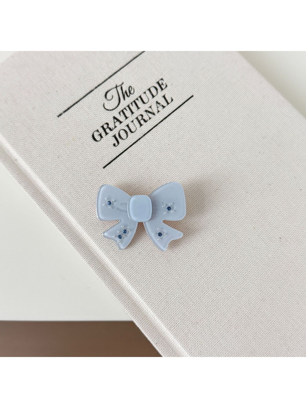 Beau - Sweet Bow Accent Plastic Alloy Hair Clip