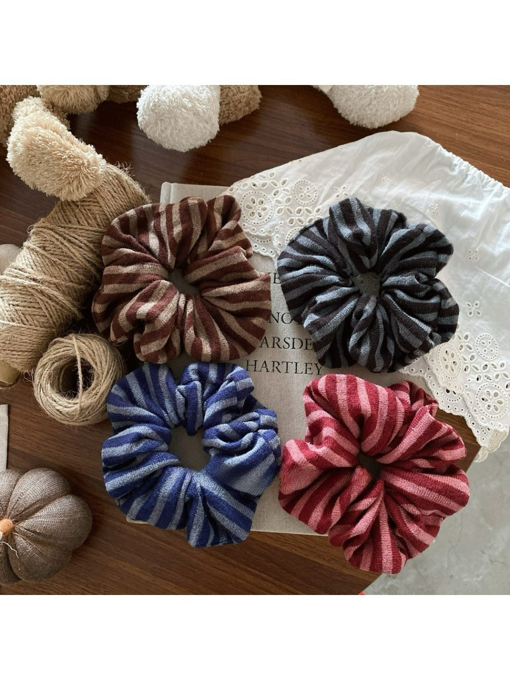 Gifty - Trendy Striped Scrunchie Hair Ties