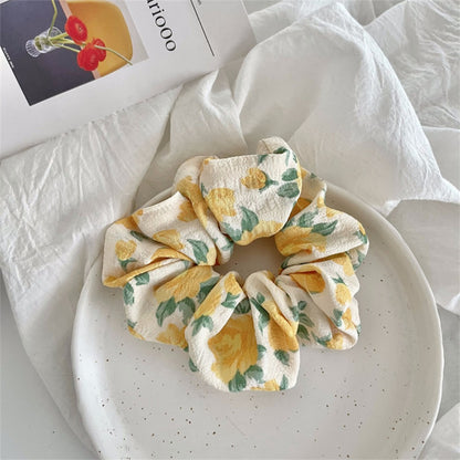 Gifty - Summer Floral Pattern Scrunchie