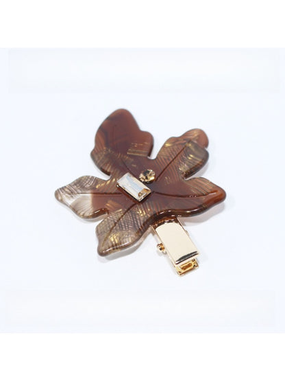 Beau chic leaf shaped hair clip with intricate vein details and shiny finish