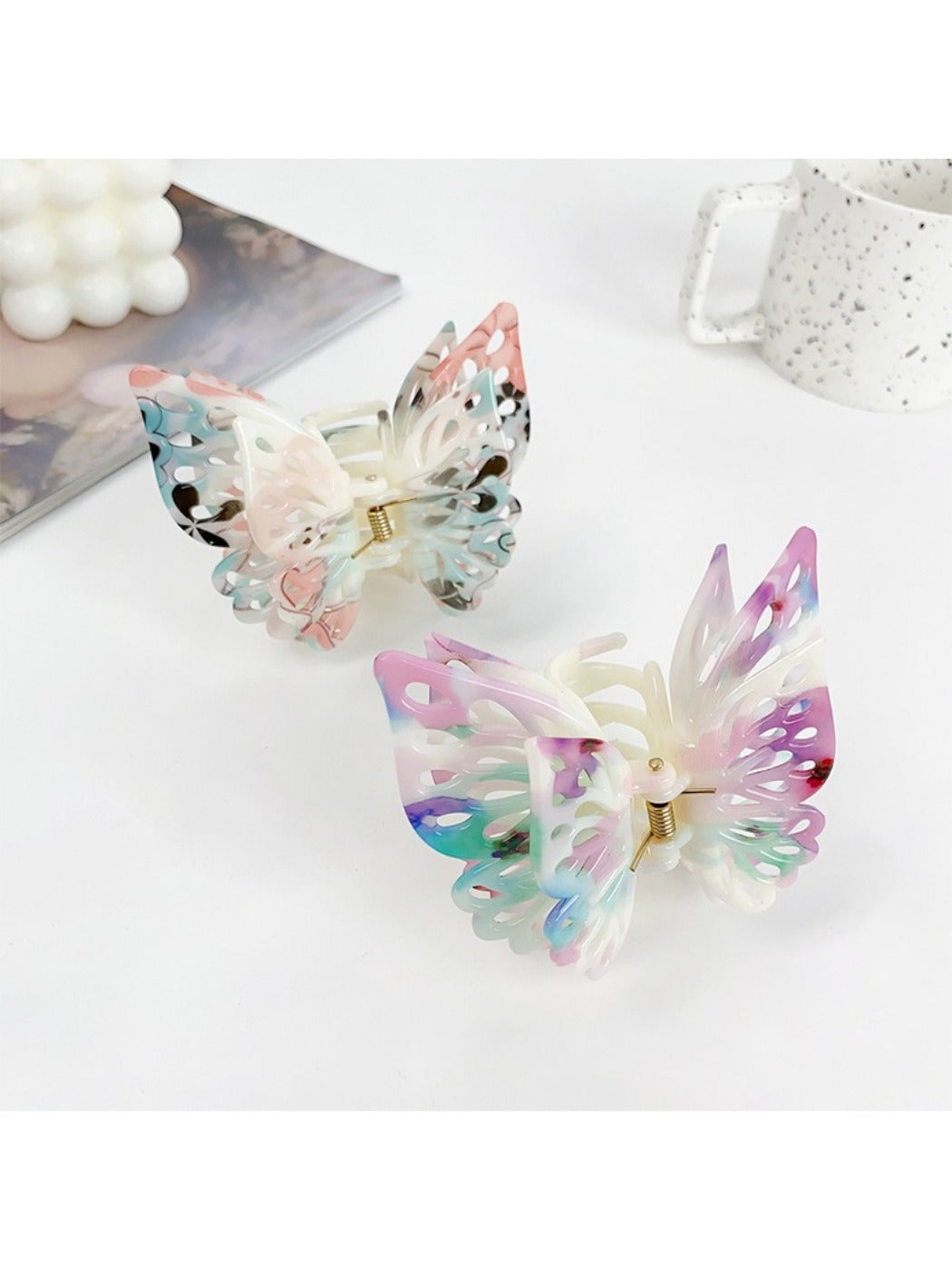 Side view of Beau double layer hollow bow shaped claw clip highlighting bow design