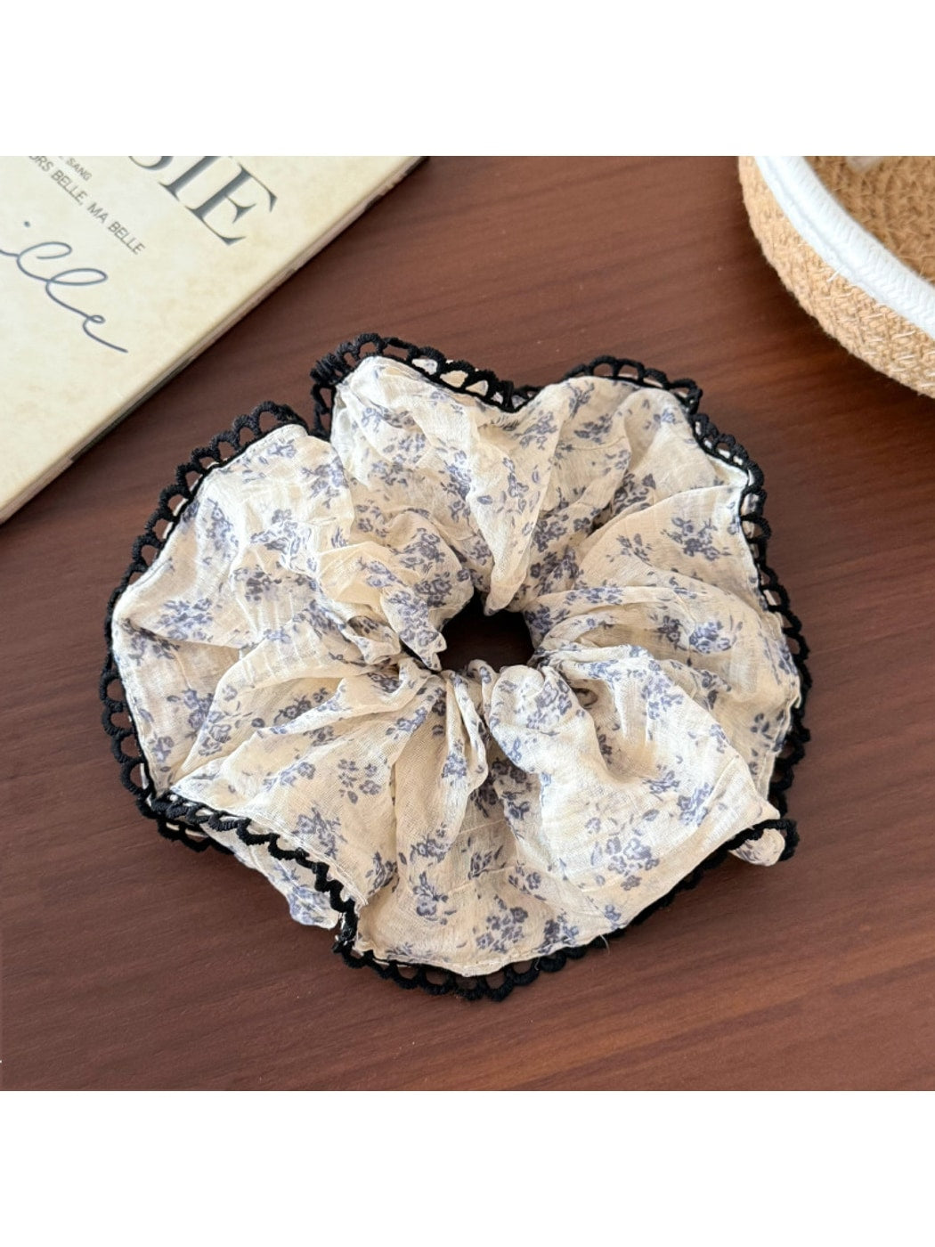 Gifty - Vintage Floral Trim Fabric Scrunchie