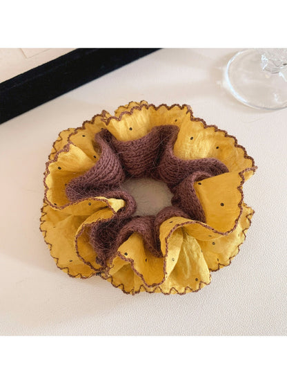 Gifty - Yellow Polka Dot Knitted Scrunchie