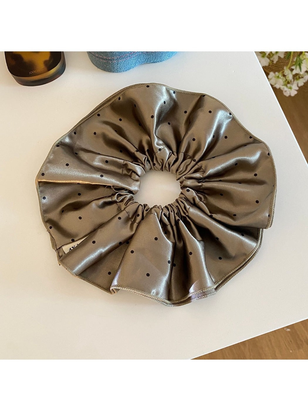 Gifty - Fashionable Vintage Dot Scrunchie