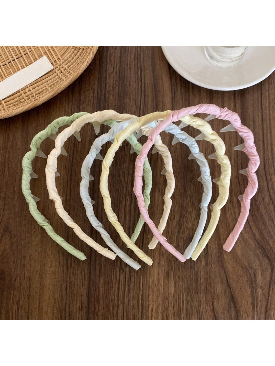 Side view of Gifty solid color wavy headband highlighting wave design
