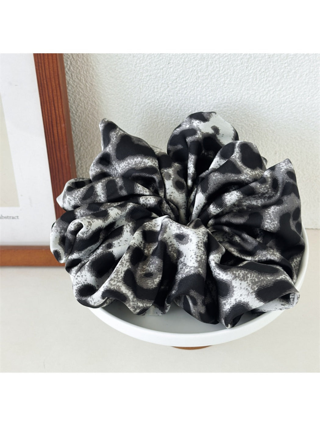 Gifty - Simple Leopard Print Scrunchies
